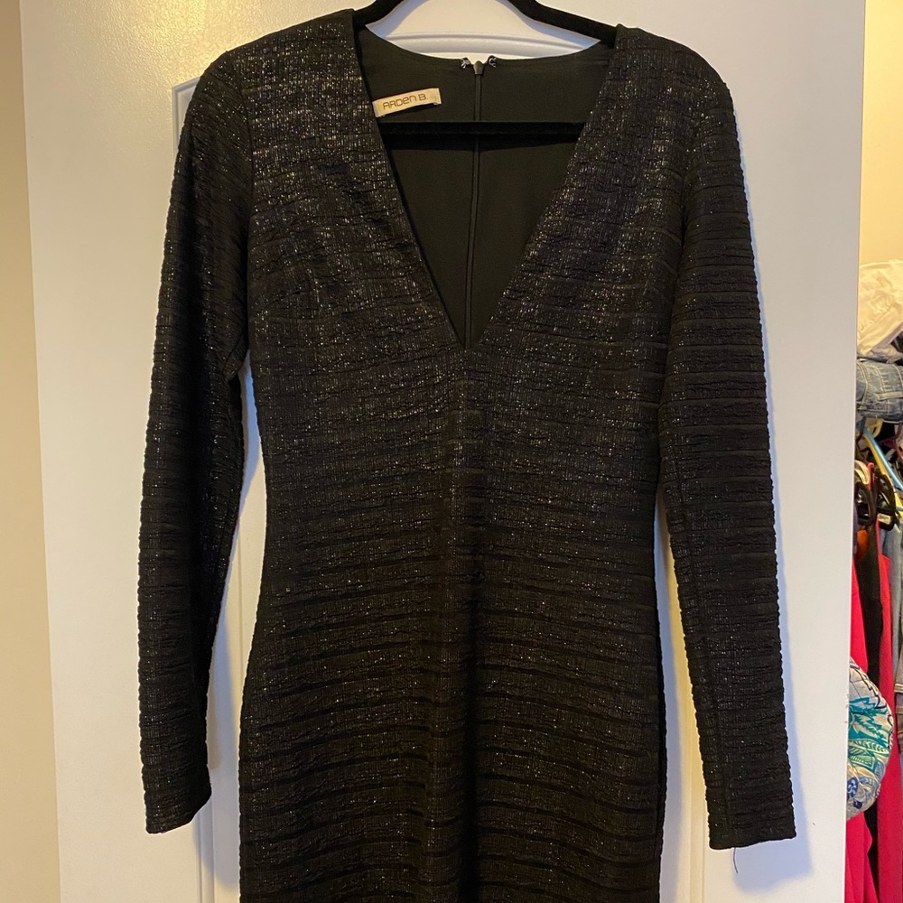 ARDEN B Black Deep V Mini Dress with Long Sleeves